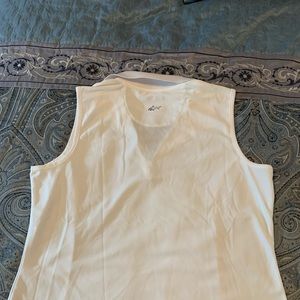 Greg Norman woman’s golf shirt. White. XL